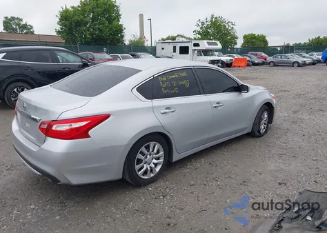 2017 Nissan Altima 2.5 S z USA, uszkodzony, nr VIN 1N4AL3APXHN365430
